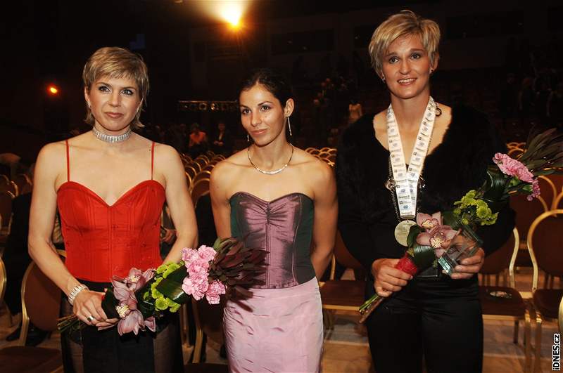 Kateina Neumannová, Kateina Baurová a Barbora potáková na vyhláení ankety Sportovec roku 2007