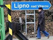 U elektrárny pod hrází v Lipn nyní koleje koní. Do roku 2016 tam ale moná bude ve skále vstupní portál tunelu a vlaky pojedou dál.