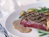 Steaky jsou pi vysoké hladin cholesterolu zcela zapovzené.