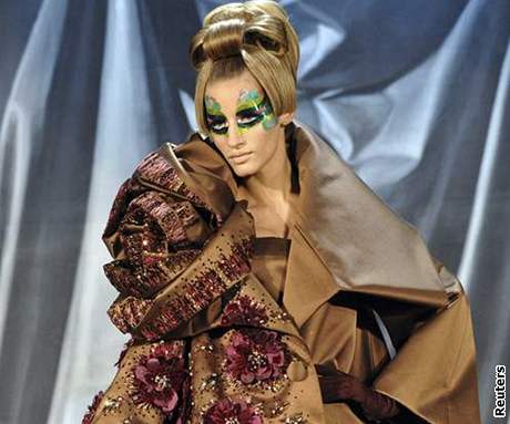 Linda Vojtová na pehlídce znaky Christian Dior