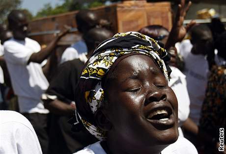 Poheb obtí povolebních nepokoj, Nairobi, Kea, 23. ledna 2008.