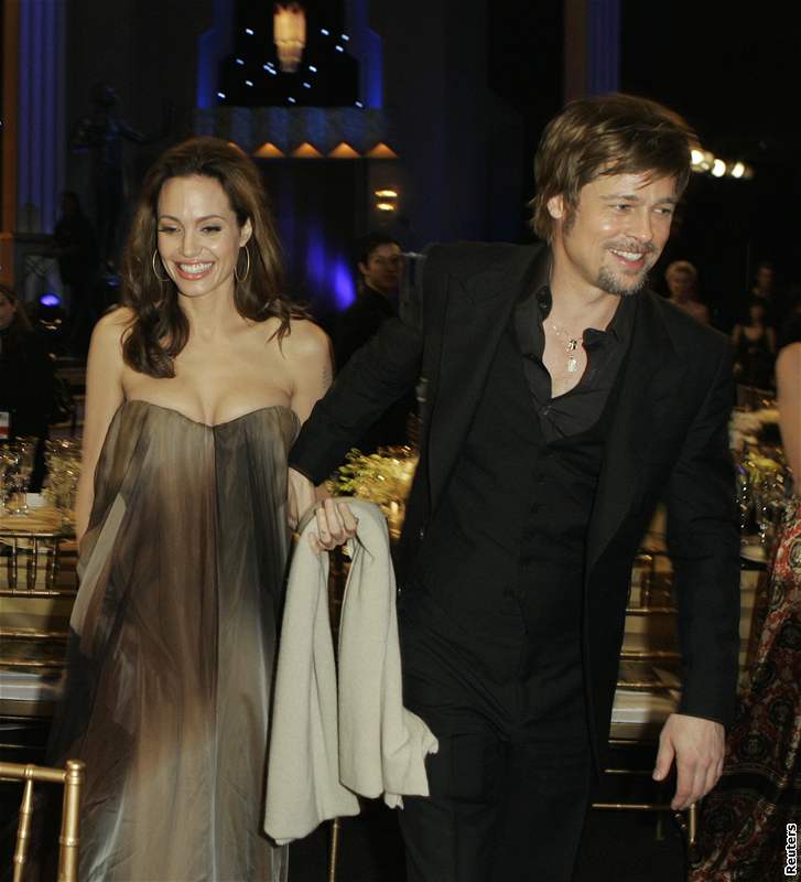 Usmvavá Angelina Jolie s Bradem Pittem na 14. roníku cen SAG