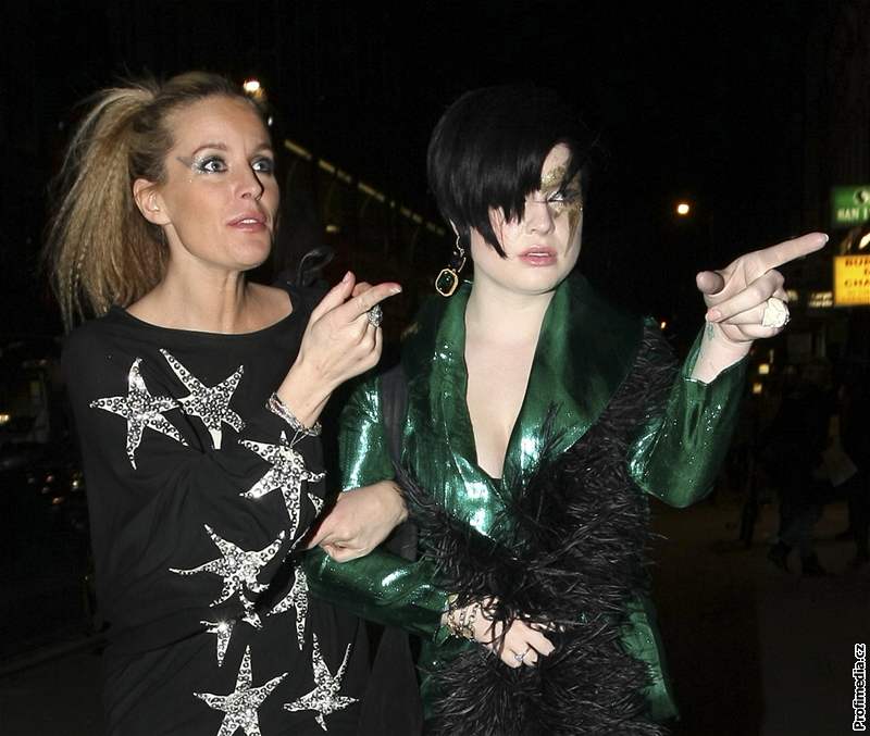 Davinia Taylorová a Kelly Osbourne na oslav narozenin Kate Mossové