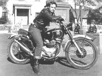 Marlon Brando na motorce