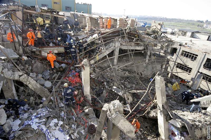 Výbuch v istanbulské továrn