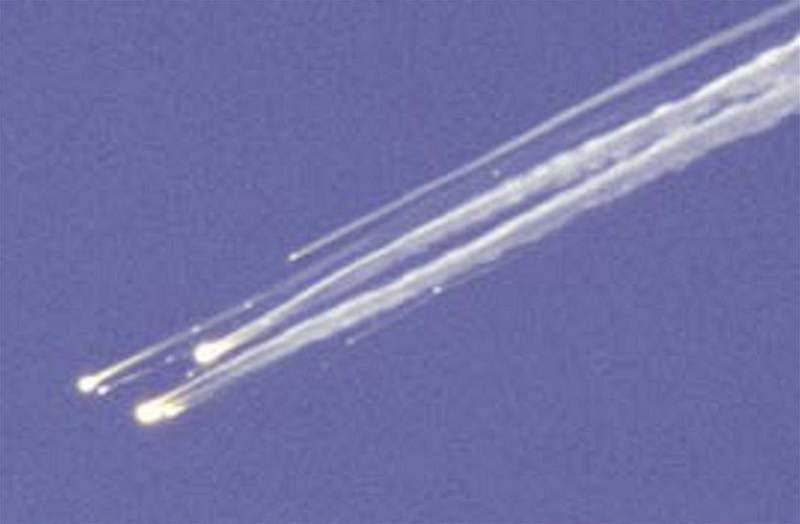 Trosky raketoplánu Columbia nad Texasem. (1. února 2003)