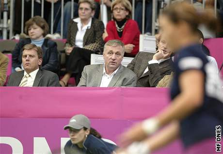 Mirek Topolánek hraje divadlo patn a takoví herci bývají nahrazeni.