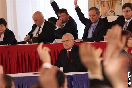 Prezident Václav Klaus na spolené schzi obou komor parlamentu ve panlském sále
