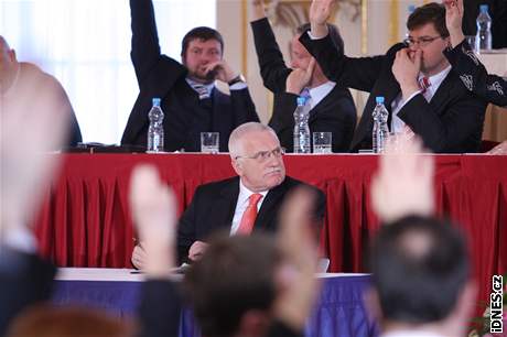 Prezident Václav Klaus pi poslední volb v roce 2008