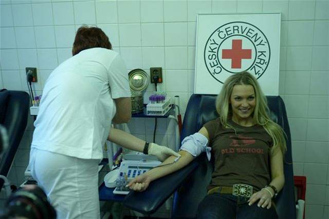 Missky darovaly krev praské nemocnici.