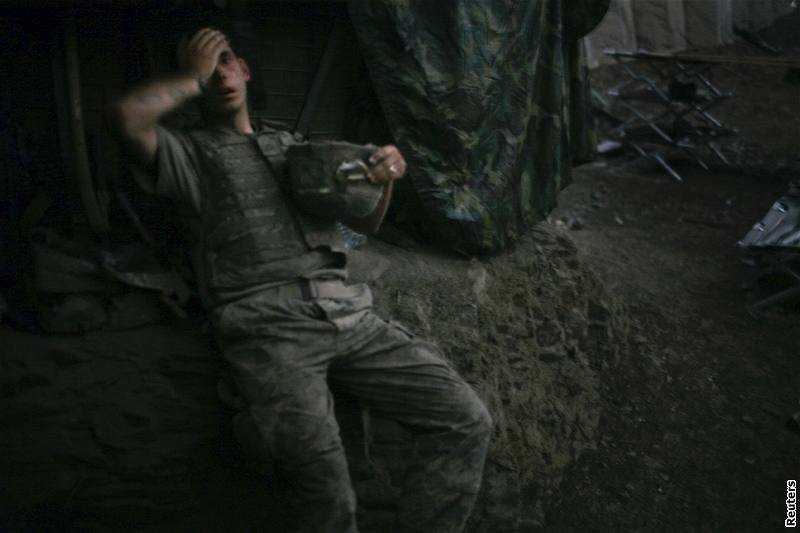 World Press Photo - vyerpaný americký voják v Afghánistánu