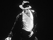 Michael Jackson taní "moonwalk"