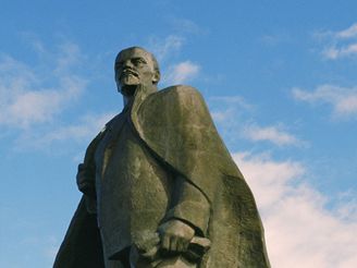 Lenin, Stalin a Gottwald v Bezové znovu oslaví dalí výroí takzvaného Vítzného února. Ilustraní foto