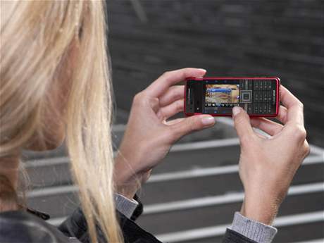 Sony Ericsson C902 patí k nejlepím fotomobilm dneka.