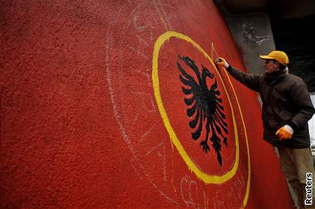 Albánci oslavují brzkou nezávislost Kosova