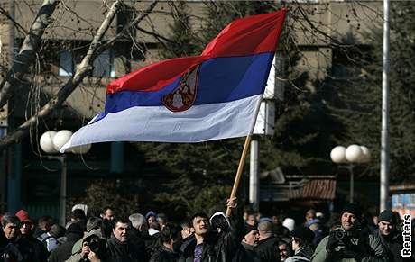 Srbové protestují proti nezávislosti Kosova