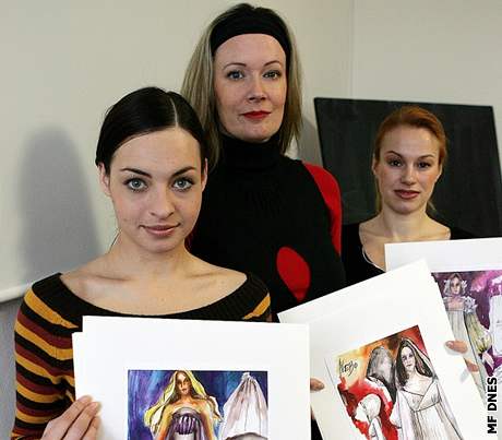 Zleva hereky Radka Coufalová-Vidláková, Alena Antalová a Johana Gazdíková se 14. února v Brn zúastnily tiskové konference k prevenci rakoviny prsu a pedstavily kostýmy, v nich se objeví v kalendái.