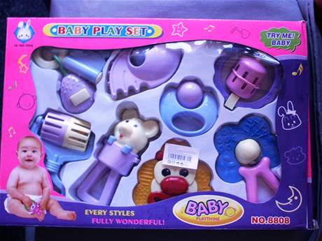 Nebezpená chrastítka z íny, Baby Play Set.