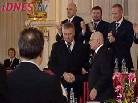 Václav Klaus pijímá gratulace ke zvolení