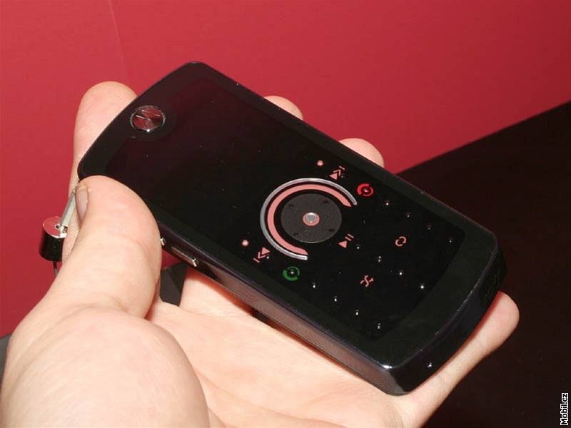Motorola ROKR E8 iv