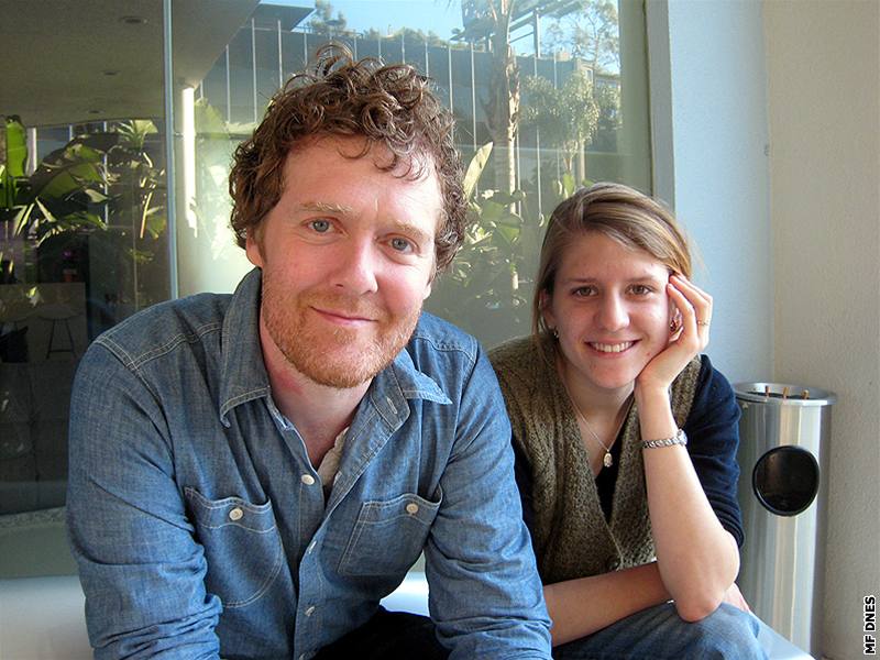 Grammy - Glen Hansard a Markéta Irglová bhem setkání s novinái