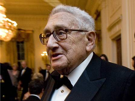 Henry Kissinger na veírku v Bílém dom, 14. února 2008.