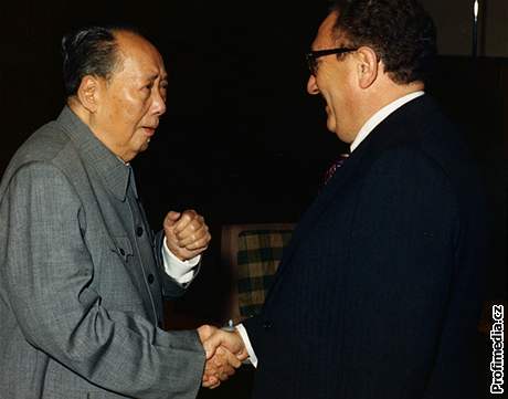 Henry Kissinger se seel s nskm vdcem Mao Ce-tungem. 