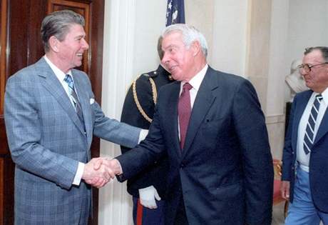 DiMaggio a Ronald Reagan