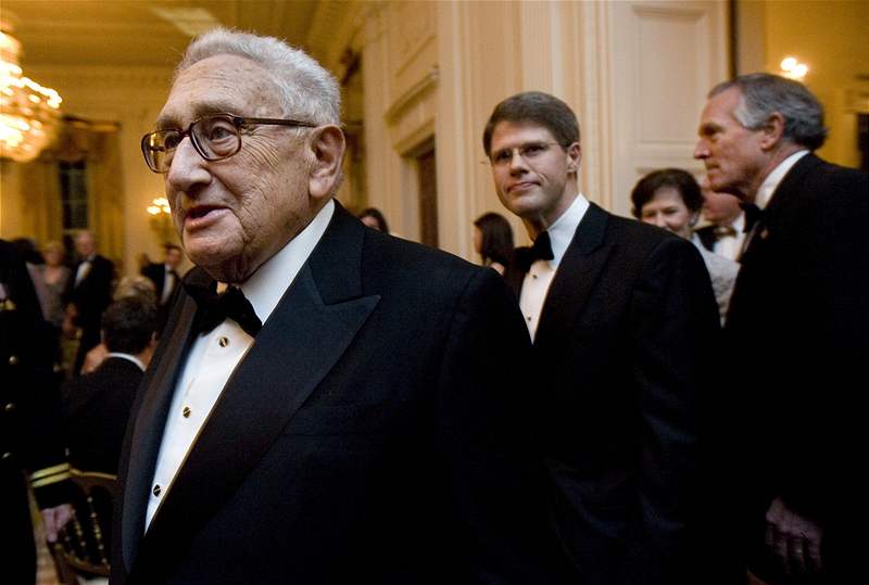 Henry Kissinger na veírku v Bílém dom, 14. února 2008.