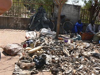 Prodej amanskch pomcek v Burkin Faso