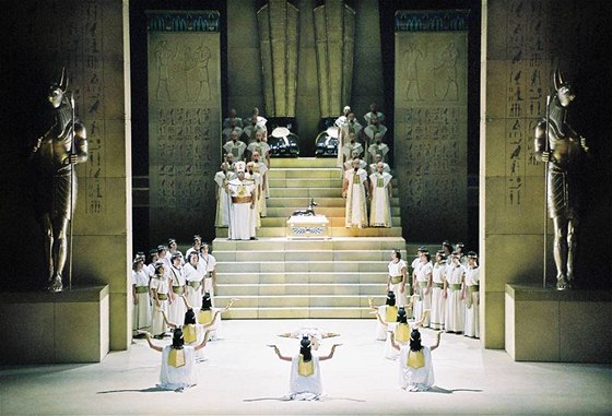 K brnnskému uvedení Verdiho Aidy patí i velké sborové scény. Ilustraní foto