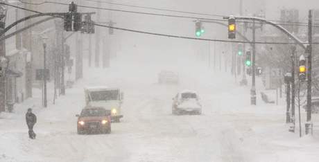 Sníh trápí také obyvatele msta Chagrin Falls ve stát Ohio.