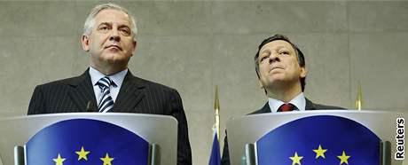 Chorvatský premiér Sanader a éf Evropské komise Barroso (vpravo)
