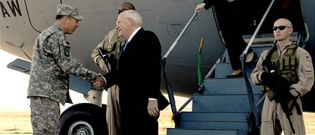 Cheney v Iráku zahájil blízkovýchodní turné.