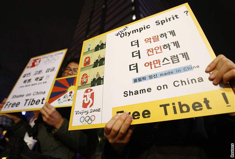 Protesty Jihokorejc proti okupaci Tibetu. (18. bezna 2008)