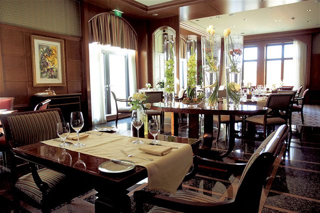 Vyznamenanou restaurací je praské Allegro v hotelu Four Seasons.