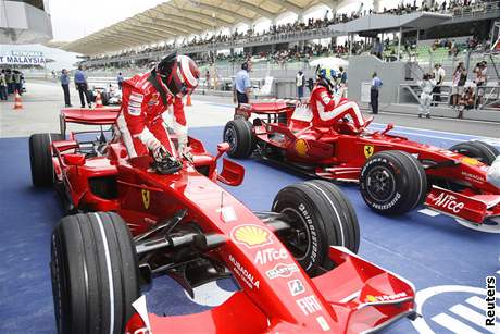 Ferrari: Räikkönen (vlevo), Massa