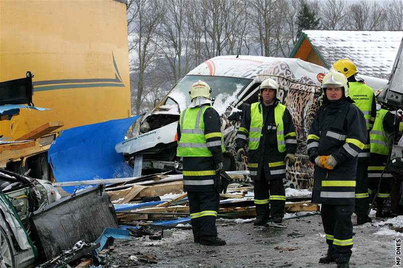 Záchranái zasahují pi hromadné nehod na dálnici A1.