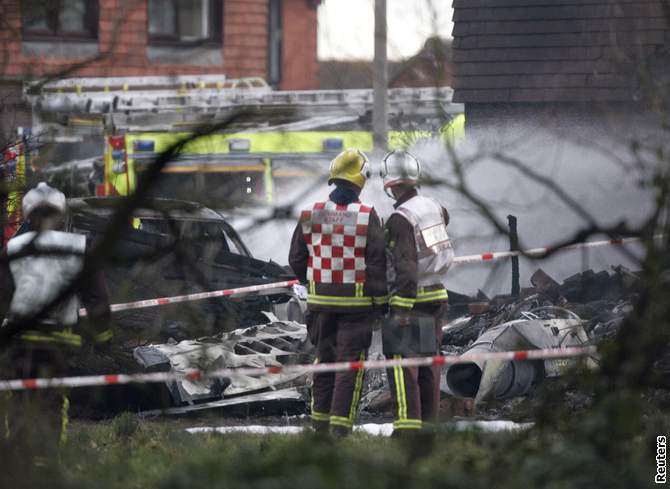Trosky po pádu letadla u Farnborough