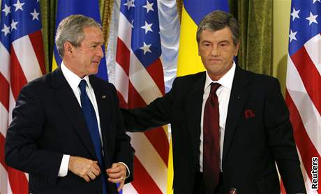 George Bush a Viktor Juenko