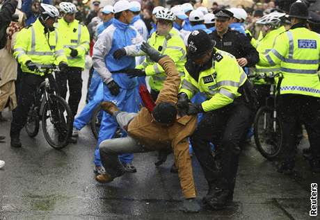 Olympijskou pochode v Londýn hlídají dva tisíce policist