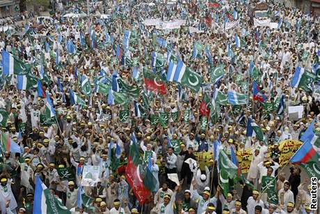 Demonstrace proti Wildersov filmu Fitna v Pákistánu