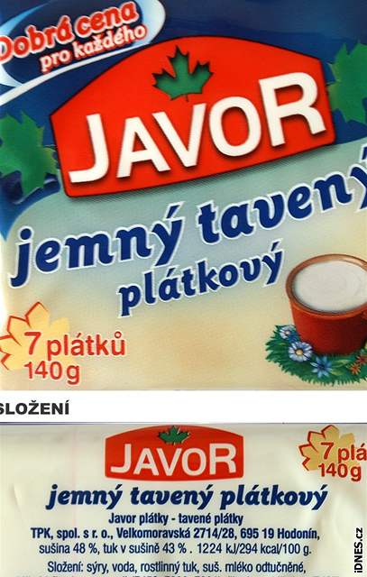 Obchodníci prodávají tavené plátky s obsahem rostlinných tuk hned vedle skutených sýr.