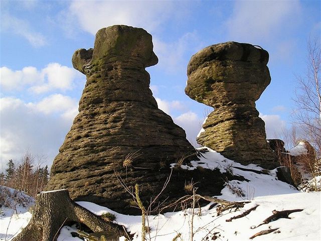 Kamenné hiby Broumovských stn nabízejí úchvatné výhledy do okolí.
