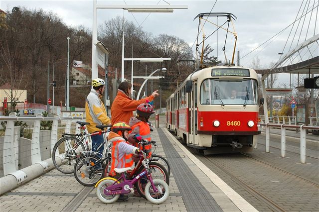 Na pti trasách mohou cyklisté vyuít tramvají.