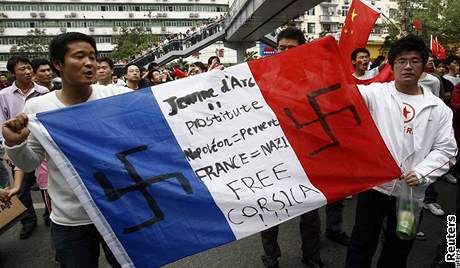 an protestovali proti Francii