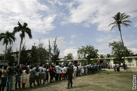 Lid v Haiti ekaj na jdlo