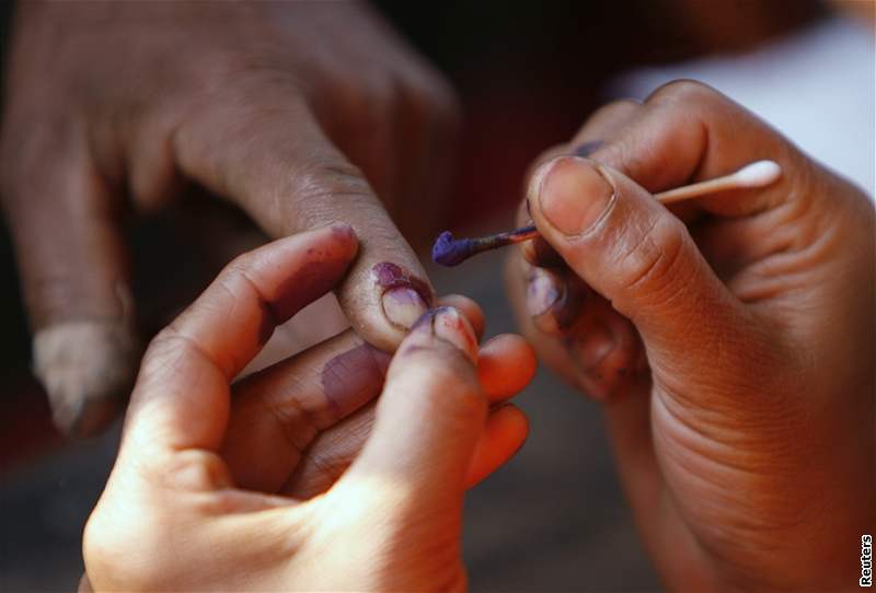 Volby v Nepálu pilákaly mnoho ze 17 milion oprávnných voli.