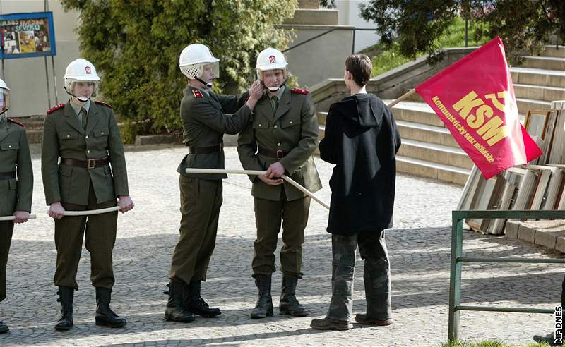 Protesty u pomníku rudé armády