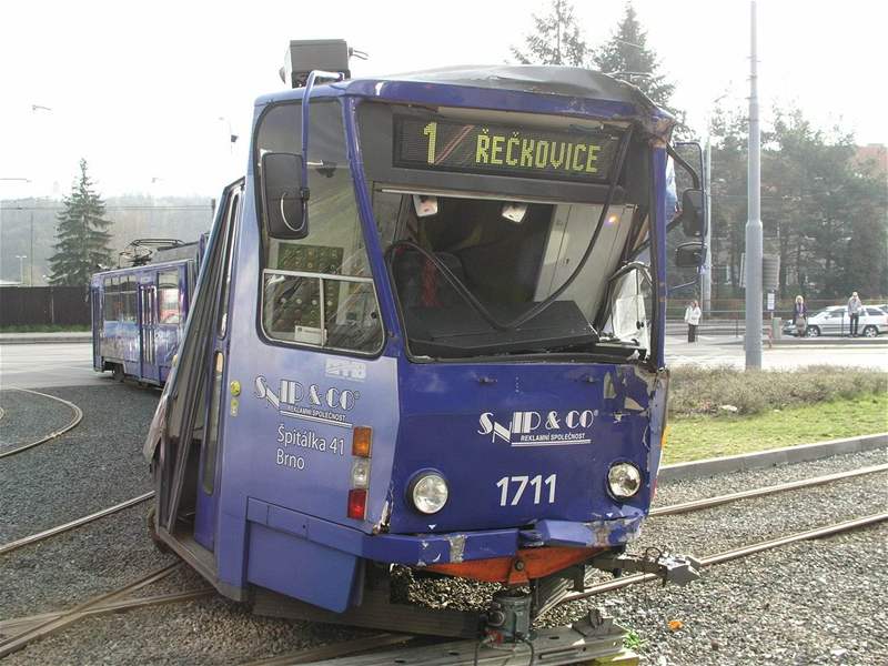 Do linky íslo 1 narazila tramvaj bez idie